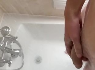 19 YEAR OLD WASHING DICK IN THE SHOWER