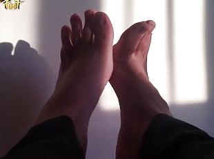 THE GOLDEN HOUR - THE ART OF FEET - MANLYFOOT