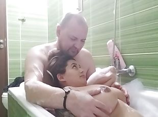 Big Tits Pregnant Girl Take Bath With Her Man He Play With Pussy P2