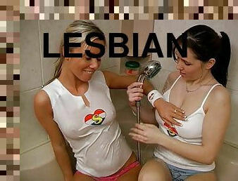 Time in the bathtub makes it easy for lesbians to hook up