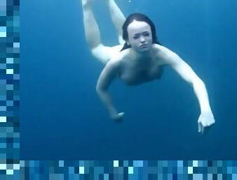 Three ladies get naked swimming in the ocean