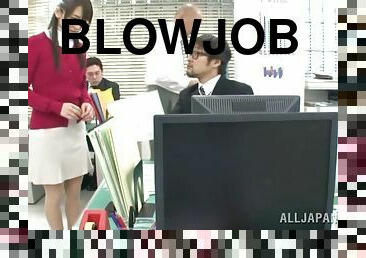 Quick blowjob in the office from Saki Kouzai