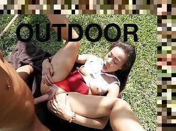 Outdoors throat and pussy drilling for hot and sexy ebony