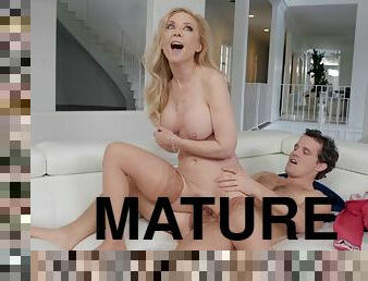 Slutty mature fucks her daughter's boyfriend in the living room