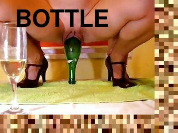 Bottle inside pussy