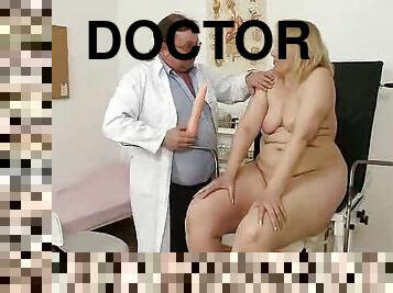 Old blonde woman gets her pussy stuffed by a doctor