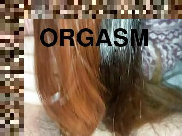 Jovencita apretada masturbacion femenina con intenso orgasmo mientras vagina peluda y rosita