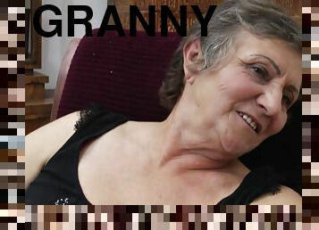 Granny pussy lovely licked by long hair lesbian babe