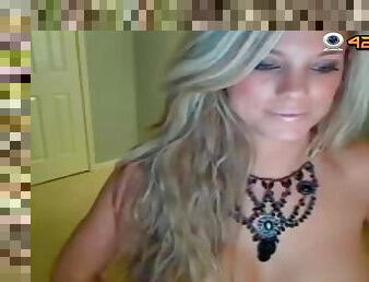 Maureen Hot Dance on webcam