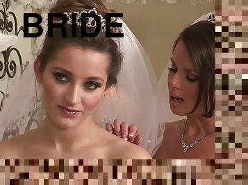 Two brides have a hot lesbian sex before the wedding