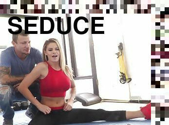 Jessa Rhodes gets seduced by her step uncle while working out