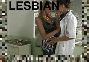 Sexy Lesbian MILFs Licking Each Other's Pussies In The Doctor¡s Office
