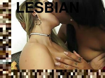 rotujen-välinen, lesbo-lesbian, latino, äityli, suuteleminen