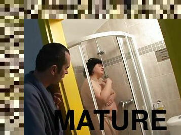 Pretty Elke Takes A Hot Shower Before Going Hardcore