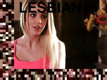 Lesbian beauty pussylicked before scissoring