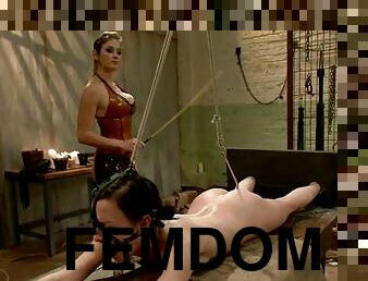 Felony welcomes Elise Graves in the BDSM underground