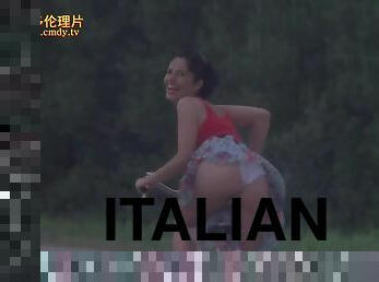 Hot italian actress in erotic video