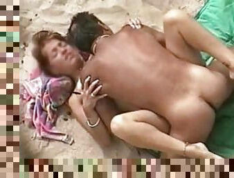 Guy drills his wife's pussy in missionary position on a beach