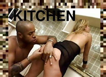 Kitchen seductions end up with a hardcore interracial