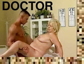 FIT DOCTOR FUCKS BBW GRANNY to cure her twat