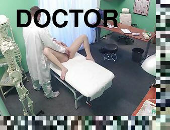 A young blondie gets her pussy fingered and sticked deeply by a doctor