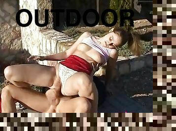 Outdoor cock sucking and riding in reverse cowgirl style