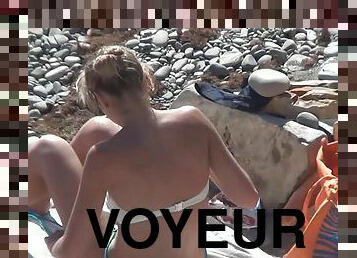 Voyeur's hidden cam reveals hot views