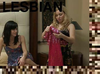 What a memeorable threesome lesbians scene!