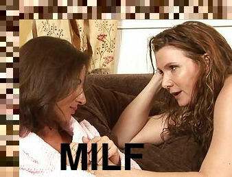 Great oral show with two lesbos