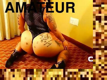 Thick pawg thot twerks for the camera in hotel room