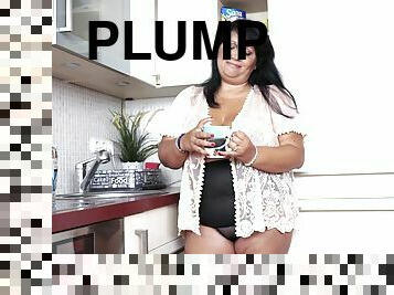 Plump black-haired housewife can't wait to take that dick into herself