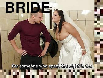 Being locked in the bathroom, sexy bride doesnt lose time and seduces random guy