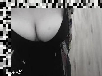 Latina masturbándose rico la vagina jugosa