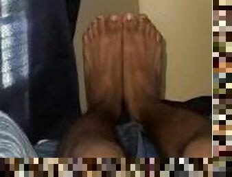 Big Wiggling feet????