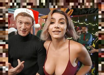 Cute Christmas babe Roxie Sinner gets fucked well