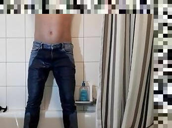 mandi, kencing, umum, amatir, remaja, fetish-benda-yang-dapat-meningkatkan-gairah-sex, mandi-shower, seorang-diri, jeans, realitas