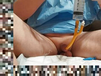 Filling the bladder with saline solution with a 30FR catheter, urination and urinary fountain :-)