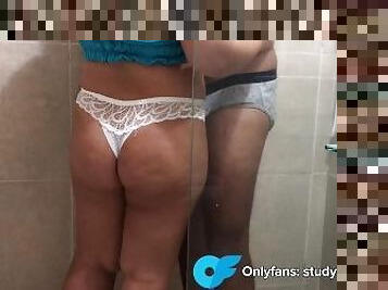 banyo-yapma, köpekçik, boşalma, kadın-külotu, meni, sıkı, sevimli, duş, giysili-sex, islak