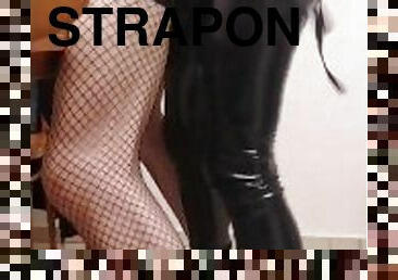 strapon,  ρωκτικό̍, ρωτικός̠ãαδομαζοχισμός̍, ãκλάβος̯±̍, ºαριόλα̍, àρώτη̠æορά̍, ξευτελισμός̍, ωλοτρυπίδα̍, àαρθένα̍, ºυριαρχία̍