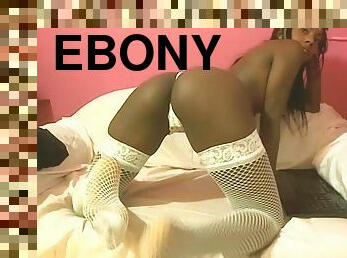 Super sexy ebony babe shaking ass 1
