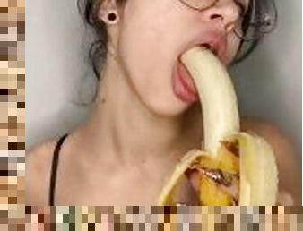 it's obvious this girl prefers to suck a banana over a guy
