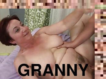 Naughty granny Eva G rides a dick after sucking it awkwardly
