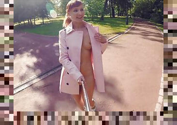 Jeny Smith fully naked in a park got caught