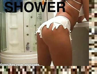 Elisabeth Loves Playing In The Shower