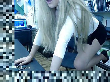 Hot Blonde Camgirl Webcam Squirt Sex Show