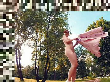 Jeny Smith fully naked in a park got caught