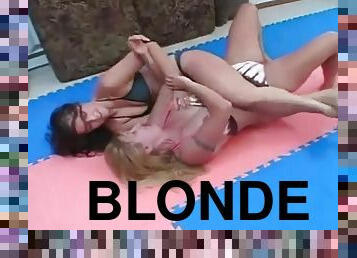 Blonde vs Brunette