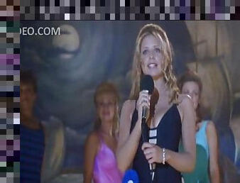 Blonde Sarah Michelle Gellar Wins The Beauty Contest