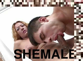 Shemale makes him find the best sexual pleasure