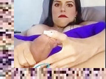 Soy Transroxy, bella transexual ecuatoriana sola y caliente en casa se masturba hasta sacarse leche